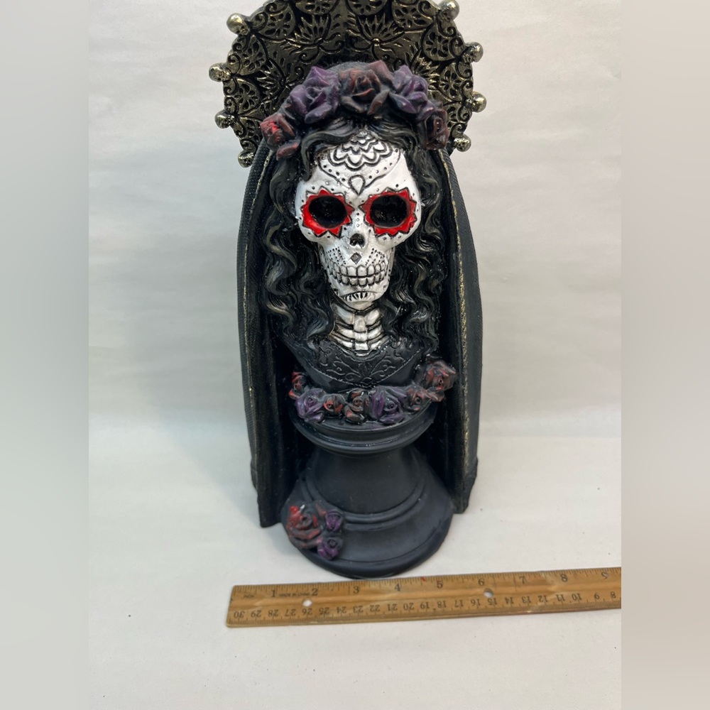 design toscano queen of the dead skeleton bust - Picture 3 of 7